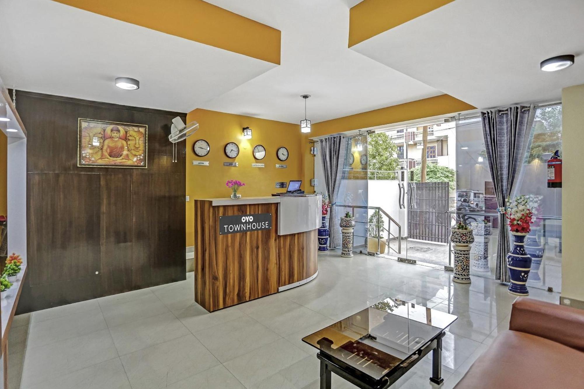 Townhouse Rumaisa Indirapuram Ngoại thất bức ảnh