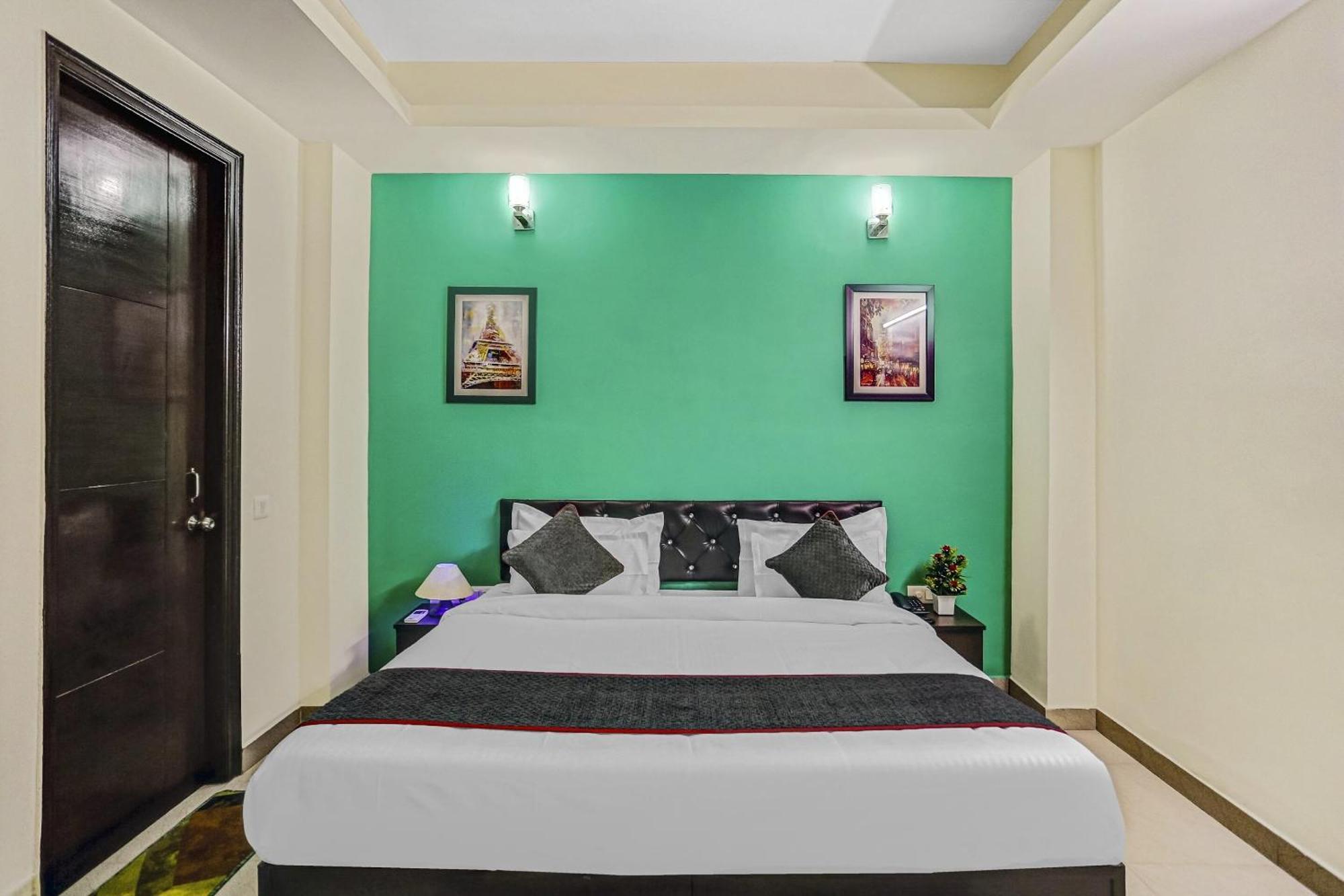 Townhouse Rumaisa Indirapuram Ngoại thất bức ảnh