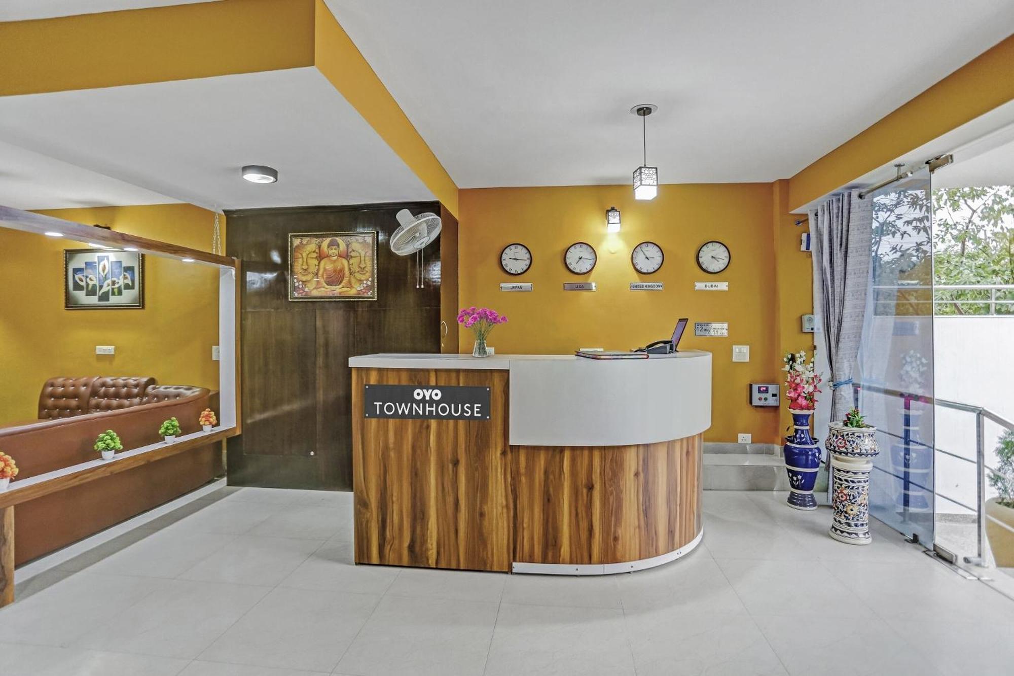 Townhouse Rumaisa Indirapuram Ngoại thất bức ảnh