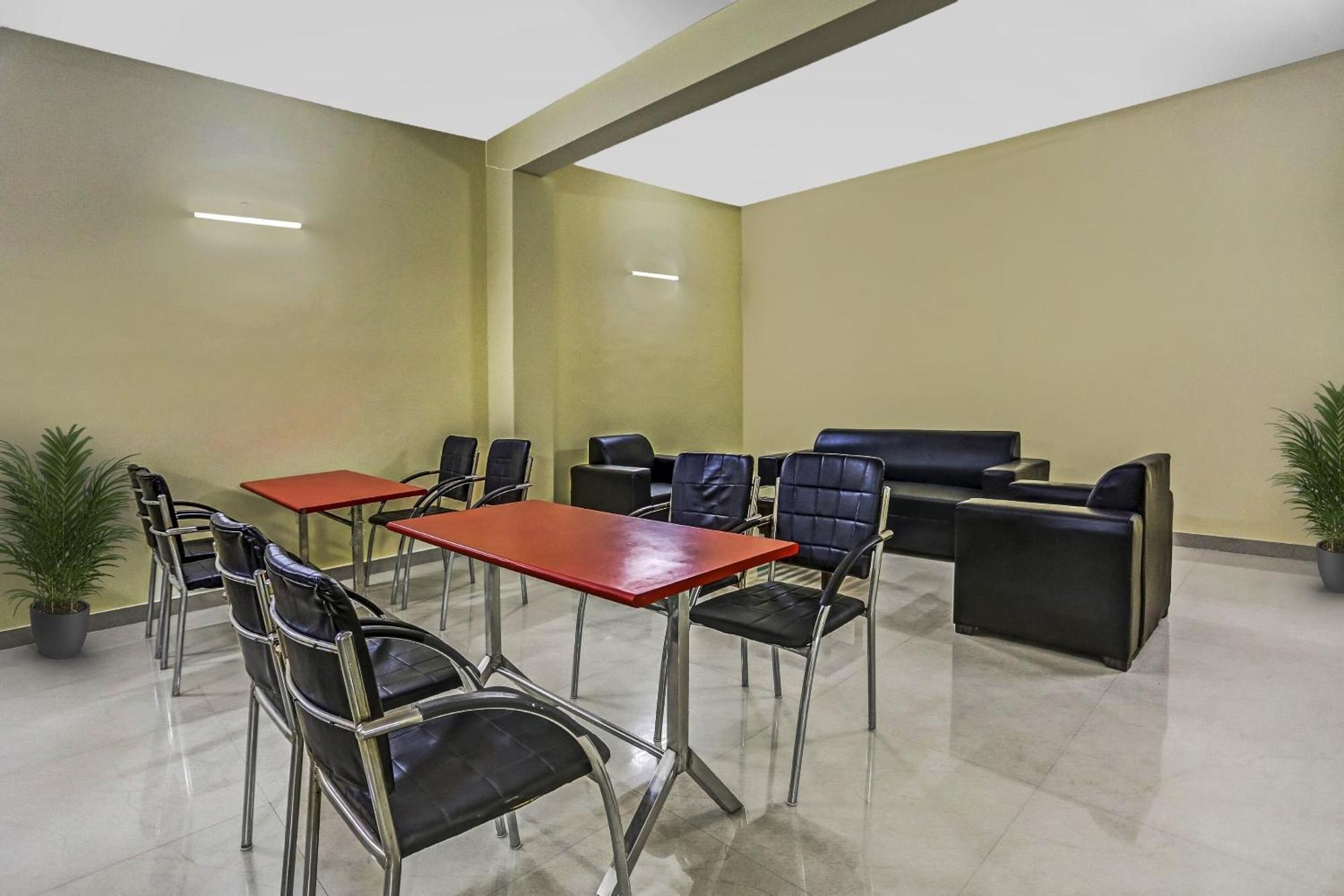 Townhouse Rumaisa Indirapuram Ngoại thất bức ảnh