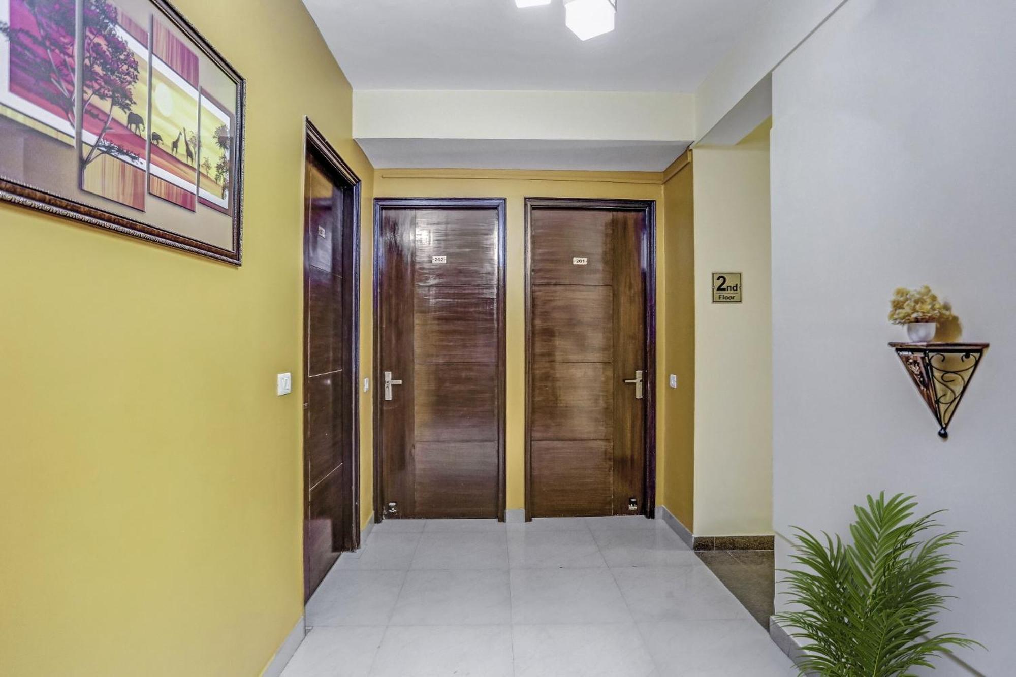 Townhouse Rumaisa Indirapuram Ngoại thất bức ảnh