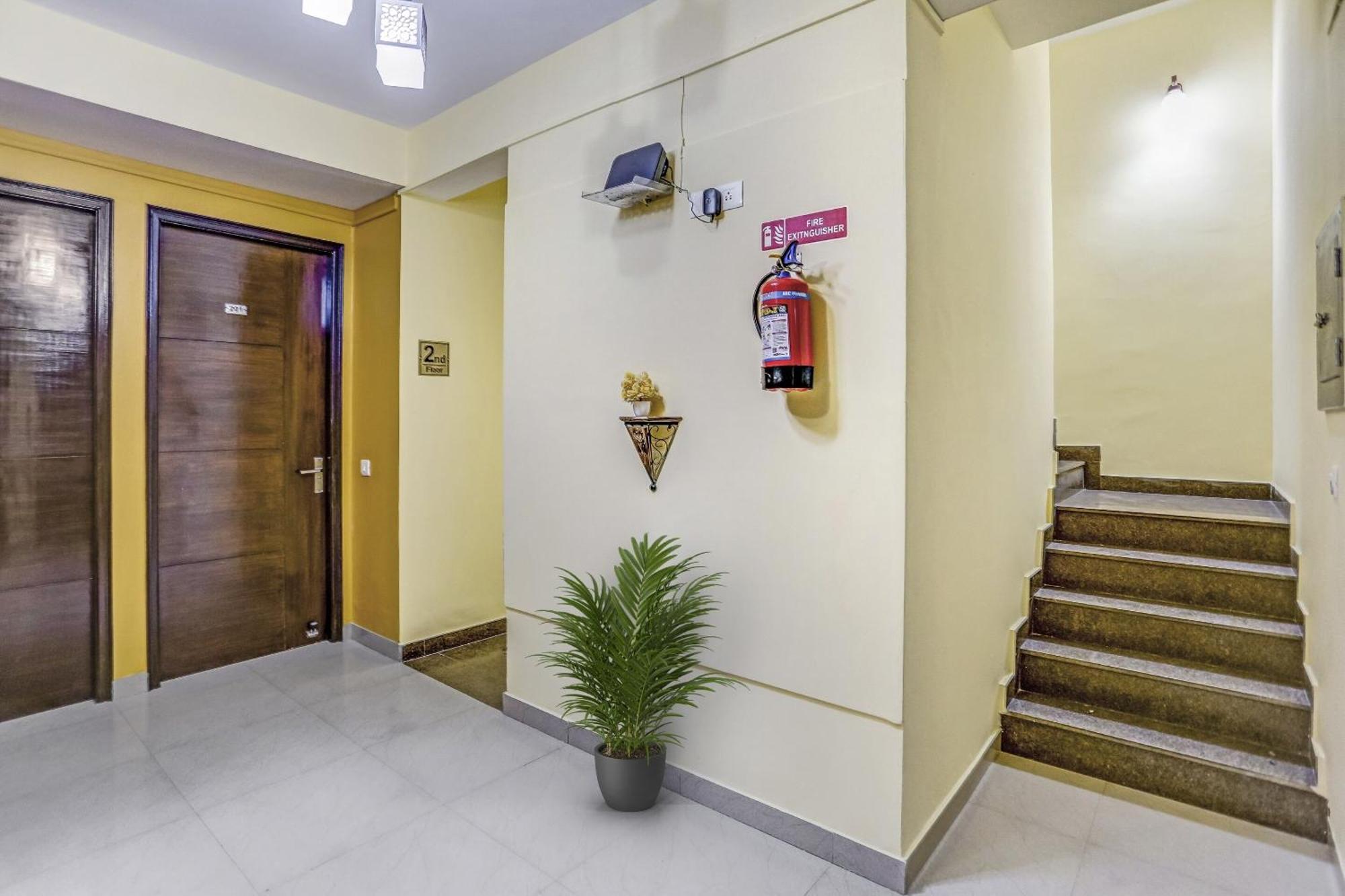 Townhouse Rumaisa Indirapuram Ngoại thất bức ảnh